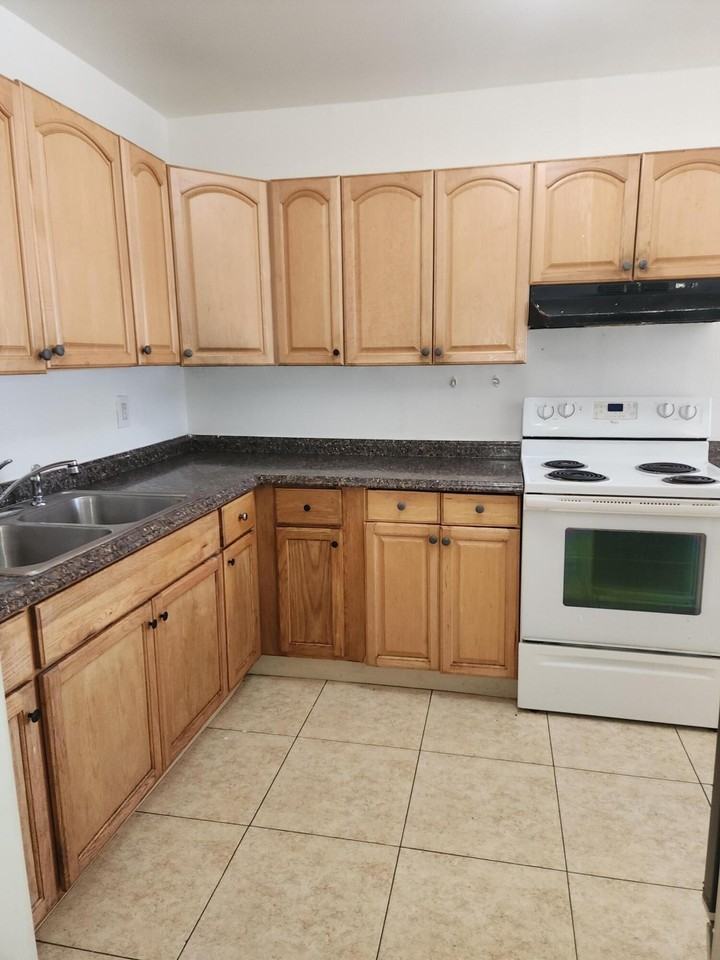 5999 Nw 42nd Ave - Photo 7 of 25