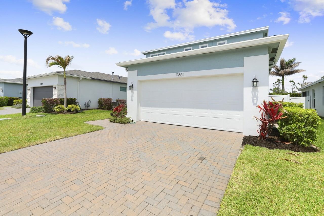 11861 Sw Lyra Dr - Photo 2 of 43