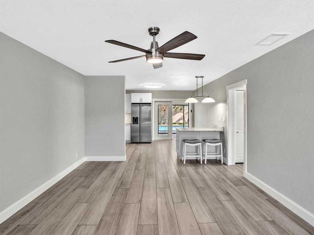 541 Ne 18th St - Photo 3 of 21