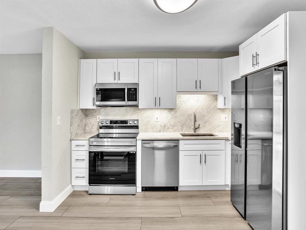 541 Ne 18th St - Photo 4 of 21