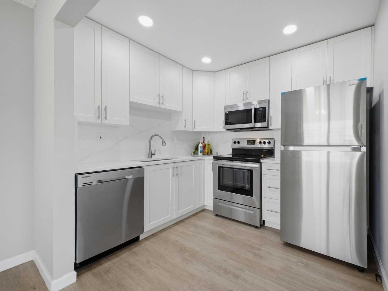 801 Flanders Q - Photo 3 of 27