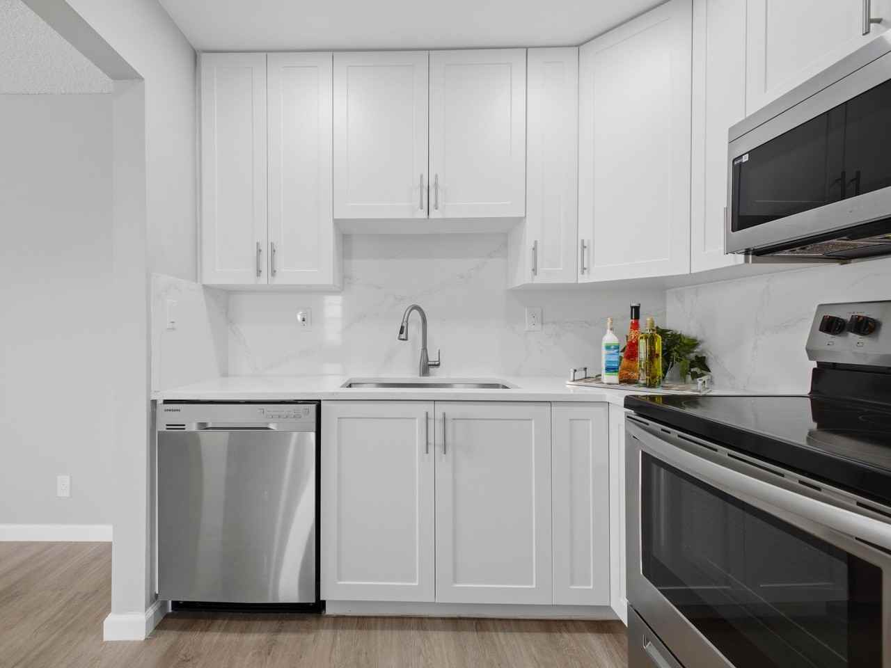 801 Flanders Q - Photo 4 of 27