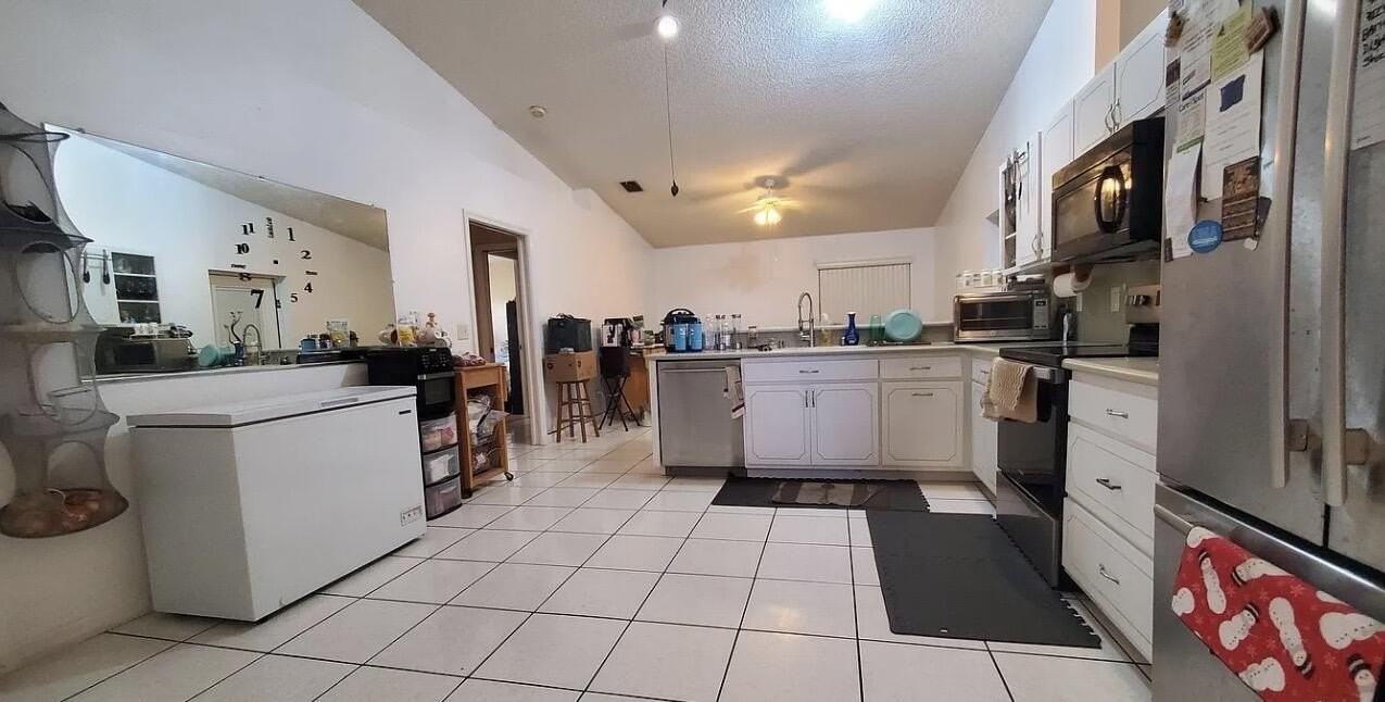 3004 Suntan Ct Se - Photo 5 of 12