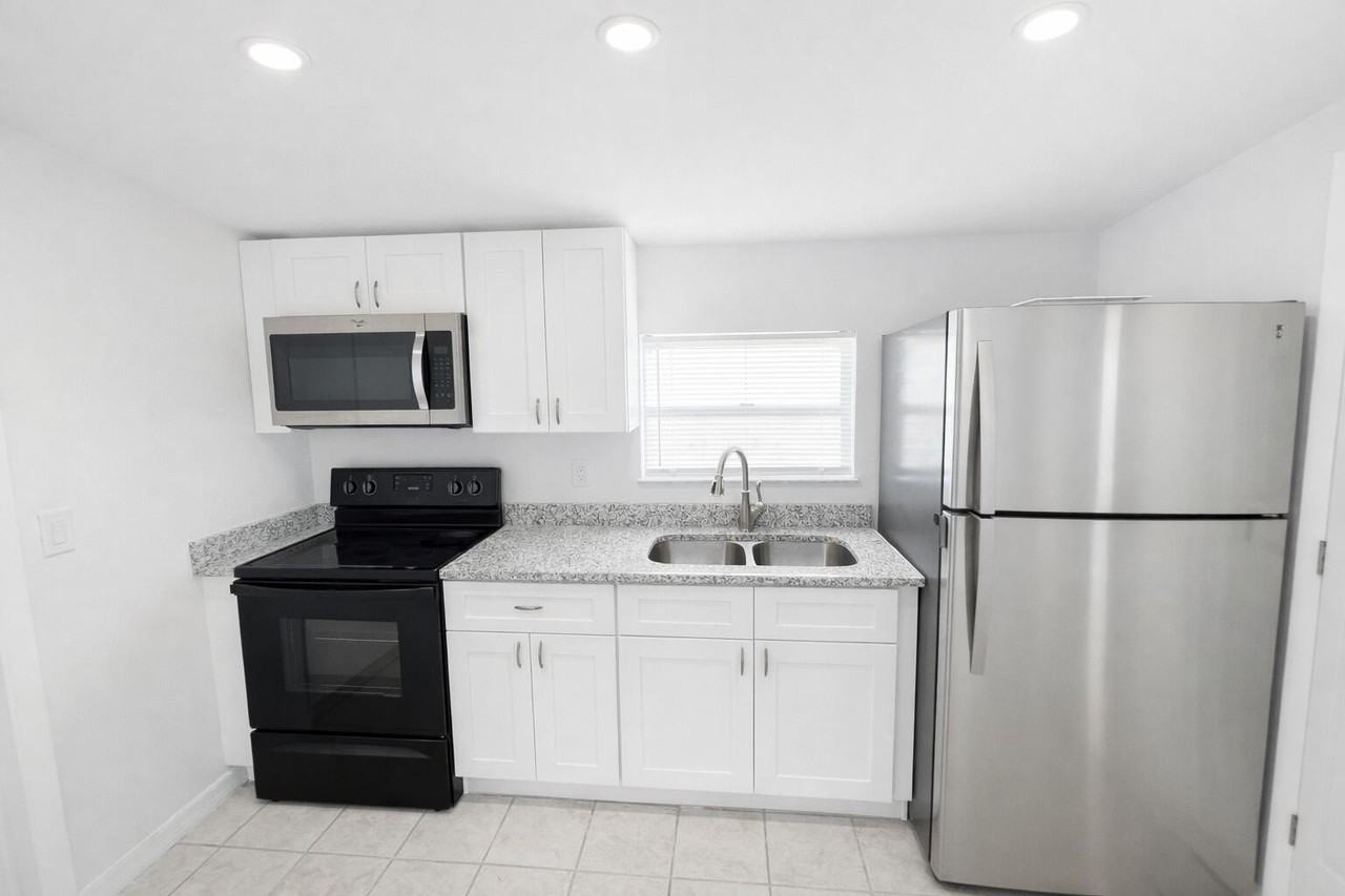 5010 Killarney Ave #A - Photo 4 of 9