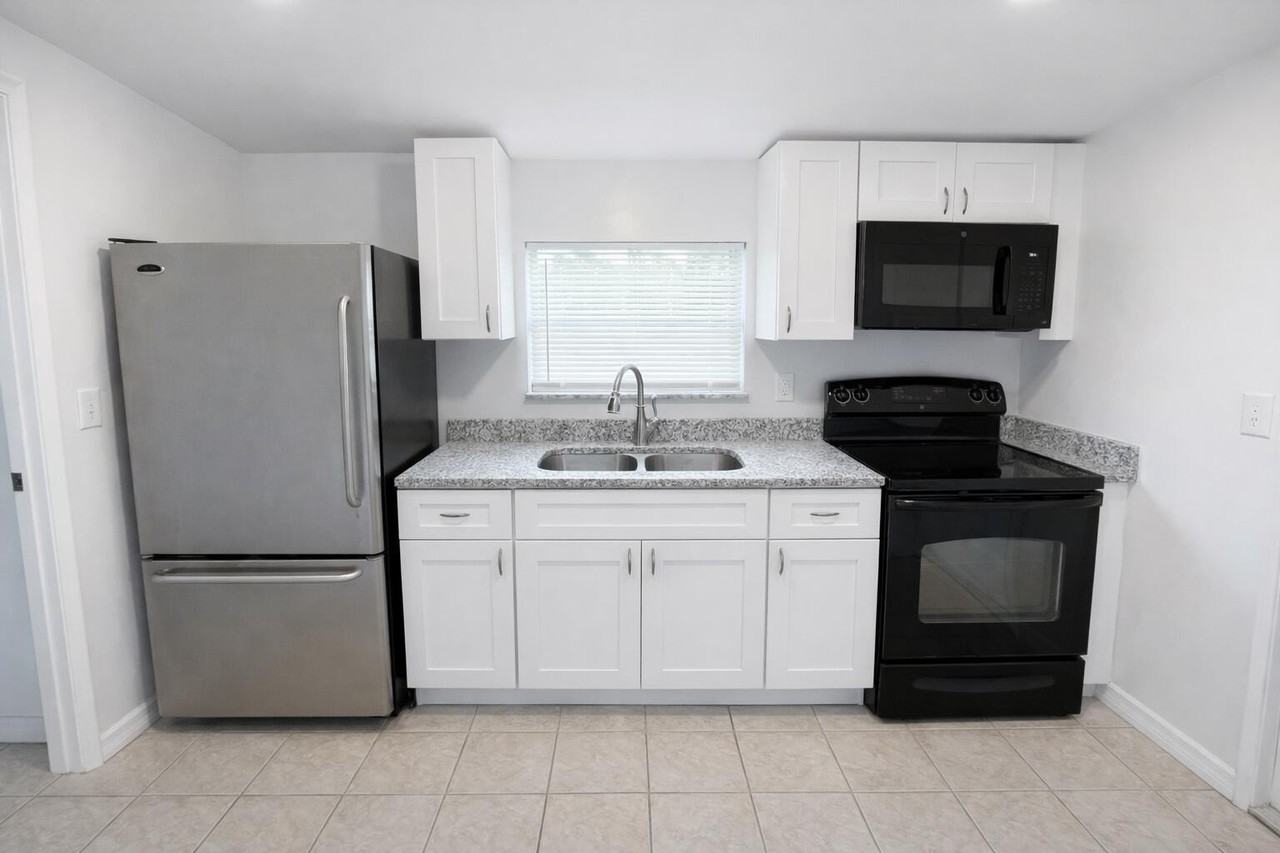 5010 Killarney Ave #B - Photo 2 of 8