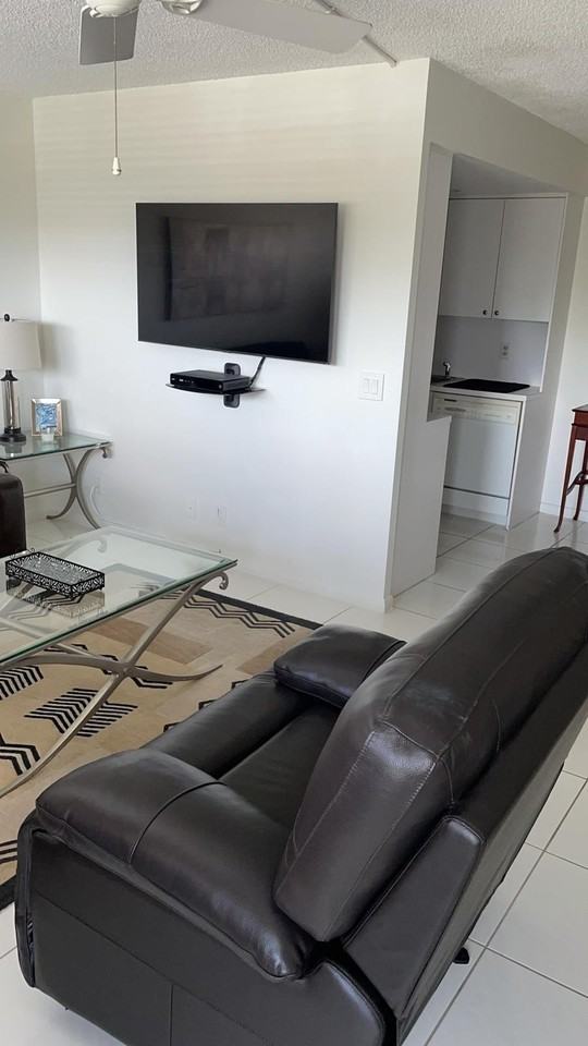 4014 Cornwall A #4014 - Photo 4 of 50