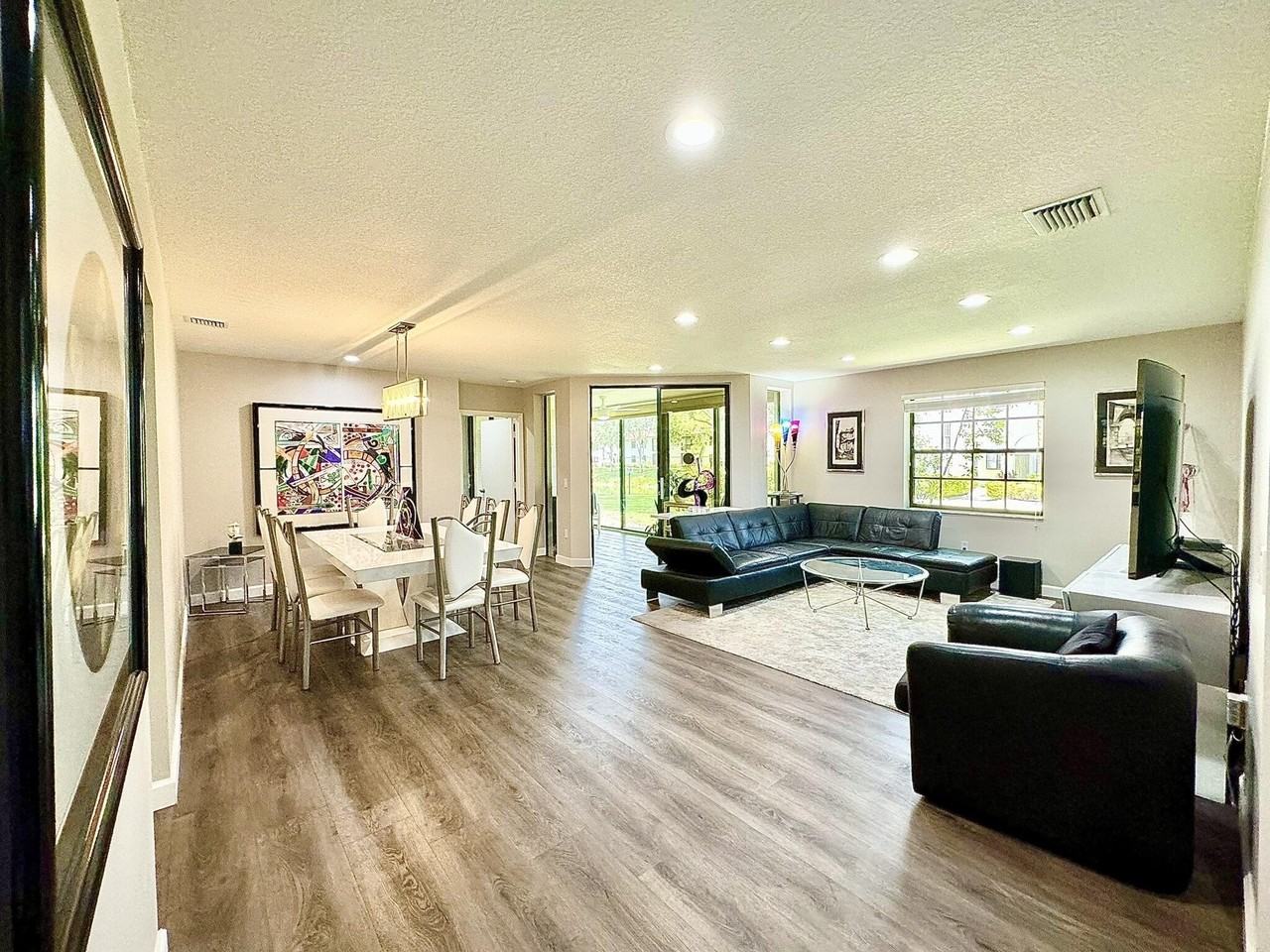 5135 Floria Dr #E - Photo 4 of 45
