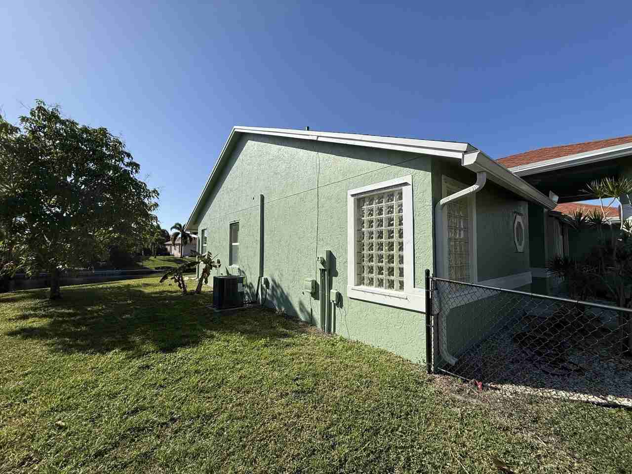 1168 Hatteras Cir - Photo 2 of 24