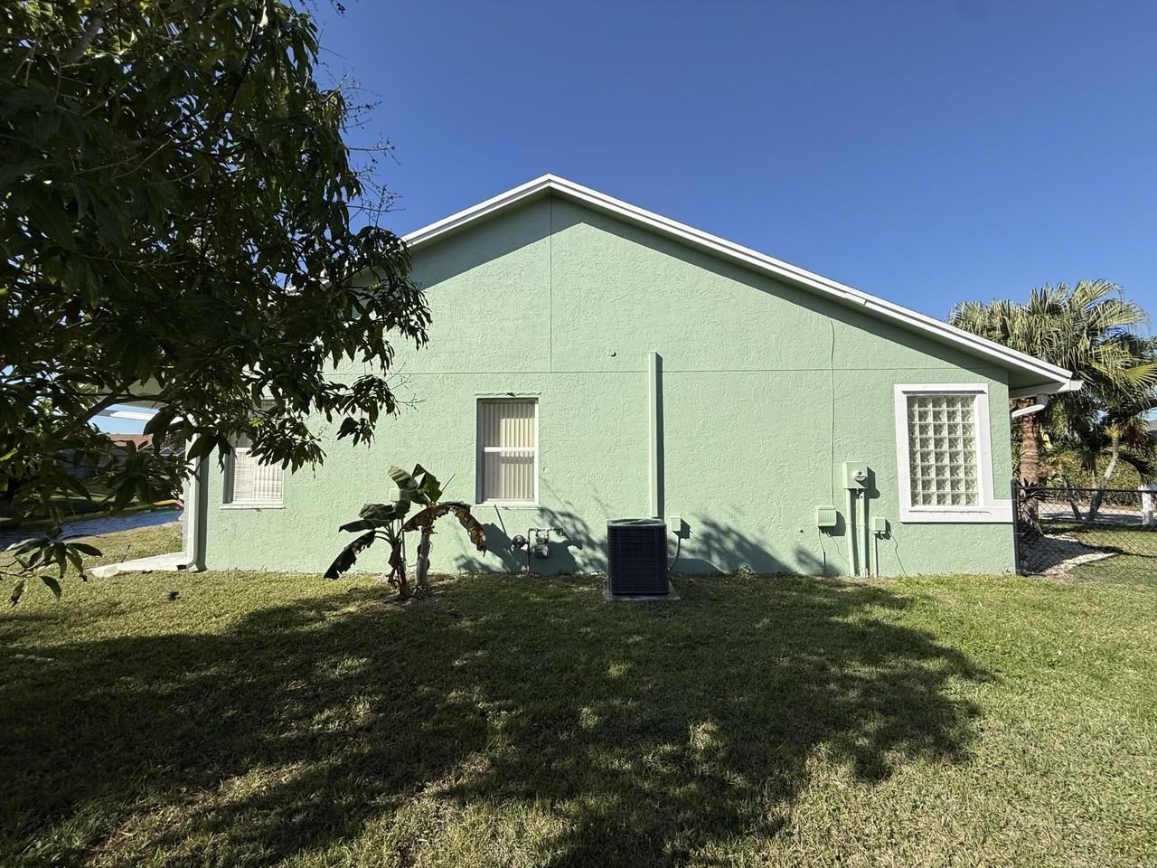 1168 Hatteras Cir - Photo 3 of 24