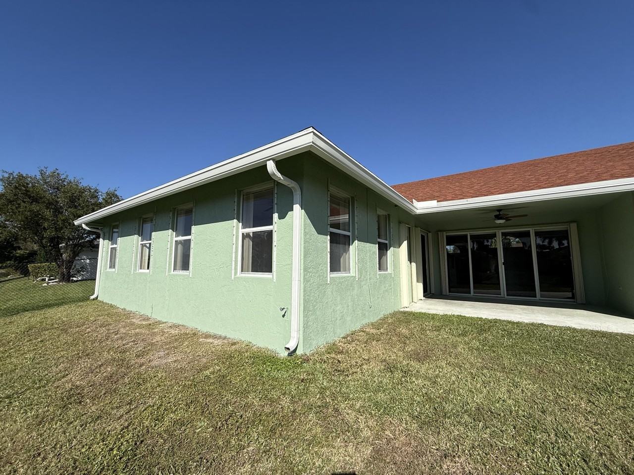 1168 Hatteras Cir - Photo 4 of 24