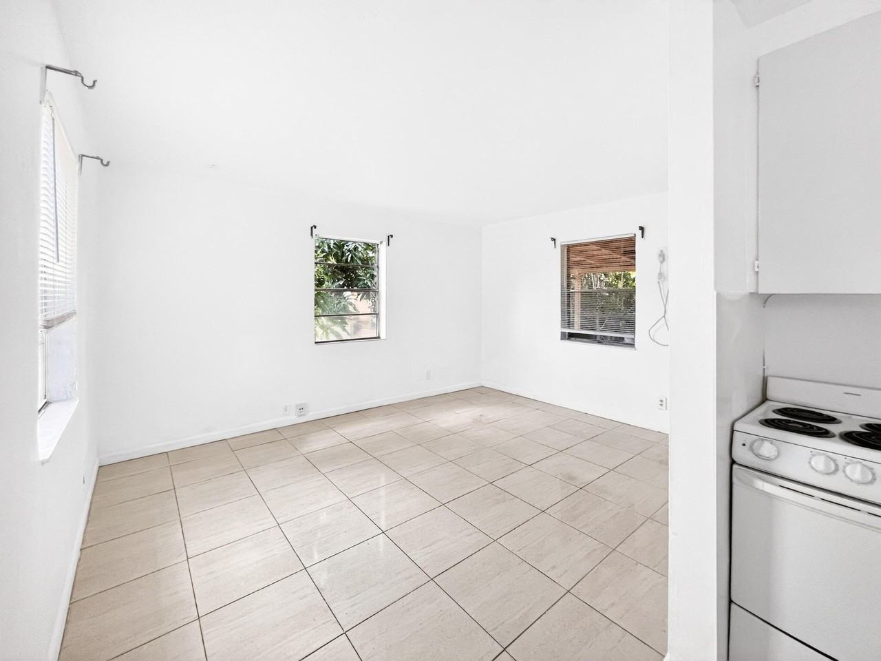 1612 N 58th Ave - Photo 5 of 20