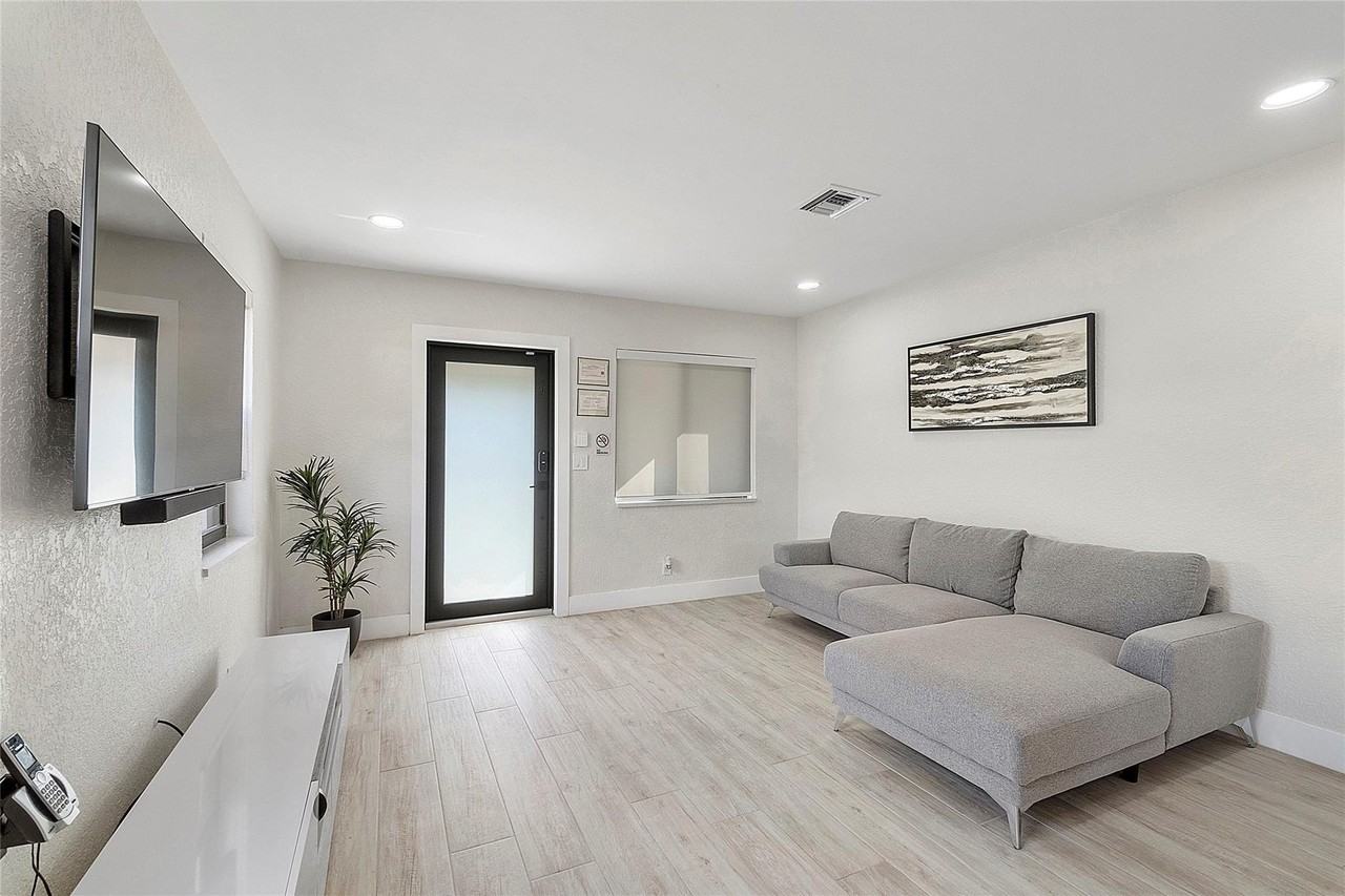 513 Nw 17th Ave - Photo 4 of 12