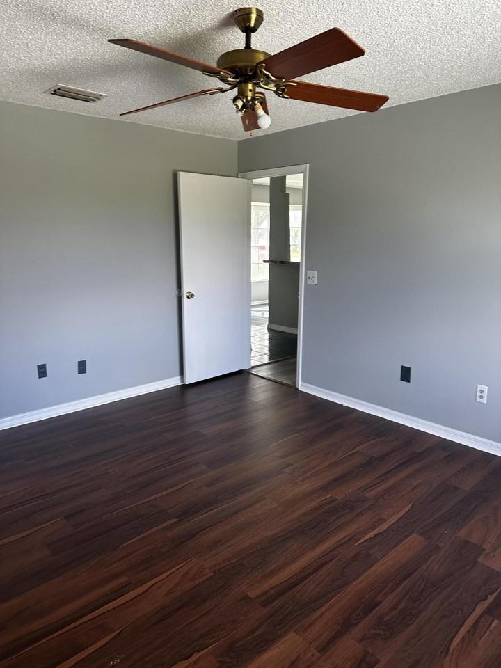 1021 Sw Dubois Ave - Photo 7 of 13