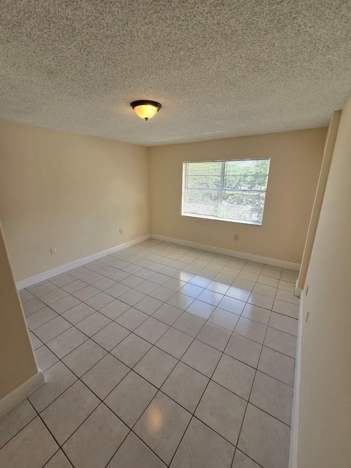 4304 Nw 9th Ave #1-3B - Photo 6 of 10