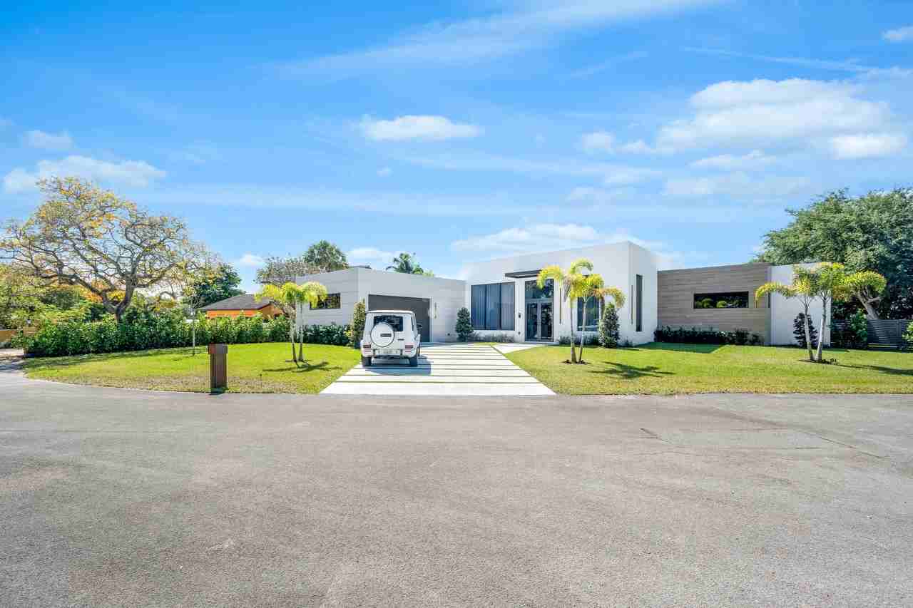 1000 Sw 93rd Ave - Photo 2 of 21