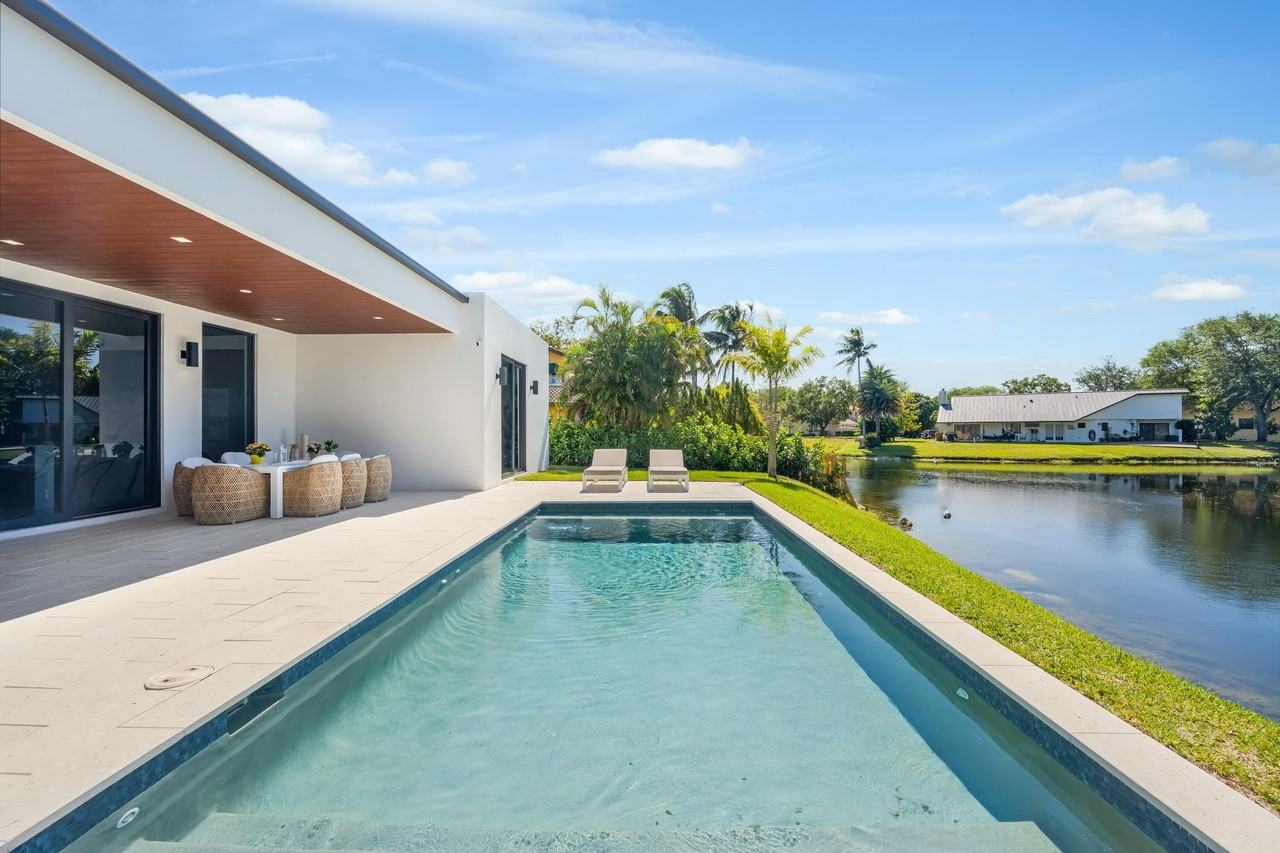 1000 Sw 93rd Ave - Photo 6 of 21