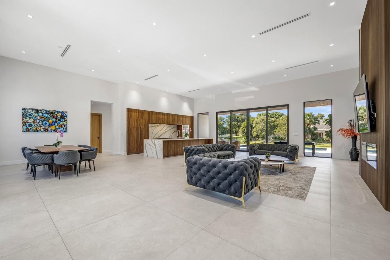 1000 Sw 93rd Ave - Photo 7 of 21