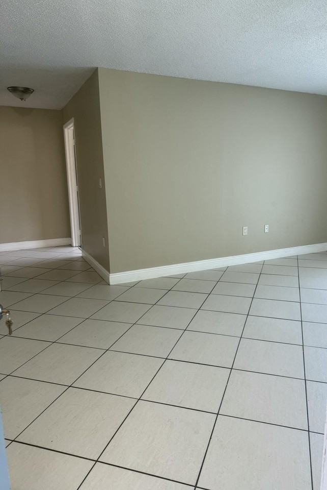 2313 N Congress Ave #18 - Photo 6 of 7