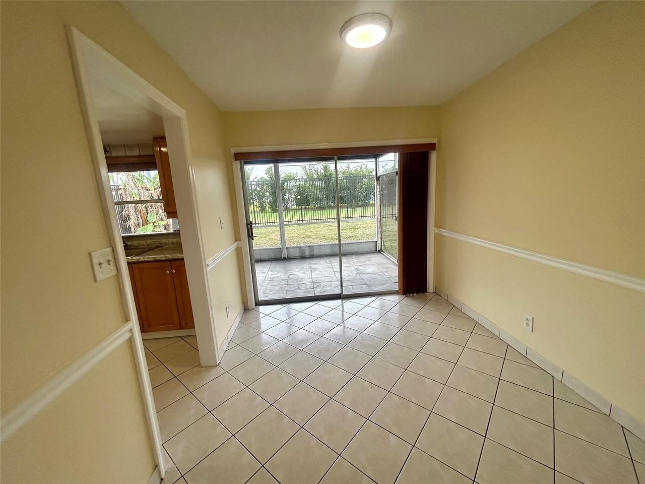 6730 Nw 9th St - Photo 7 of 28