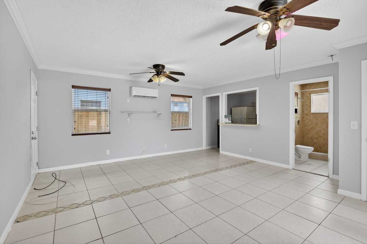711 Ne 14th St - Photo 6 of 21