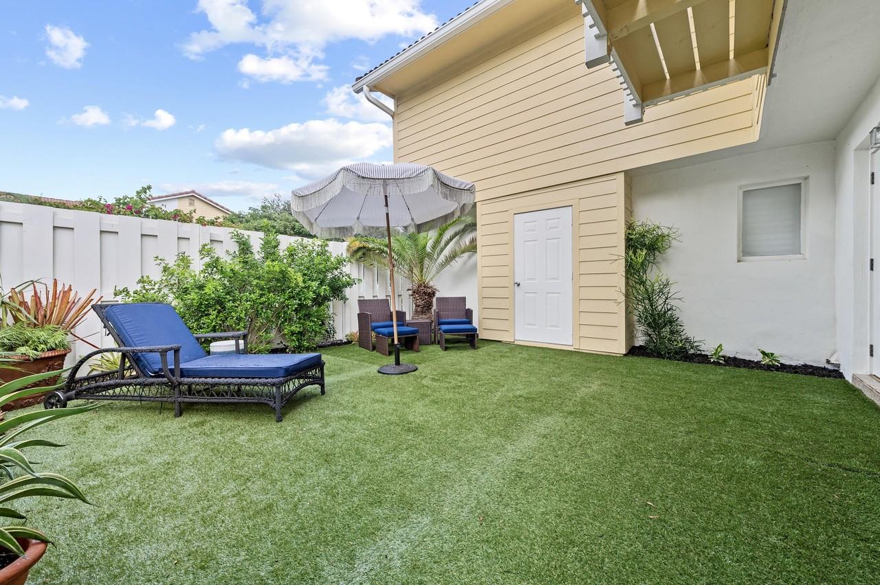 288 Seabreeze Cir - Photo 2 of 36