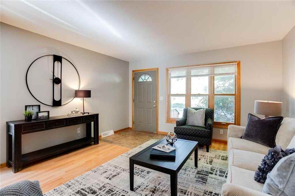 821 Weeks Ave Se - Photo 5 of 20