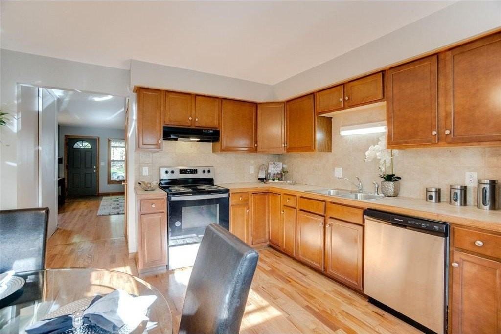 821 Weeks Ave Se - Photo 6 of 20