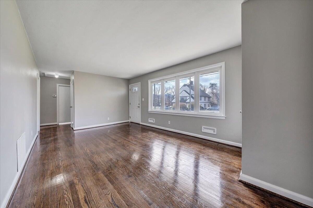 3620 Manassas Dr - Photo 3 of 21