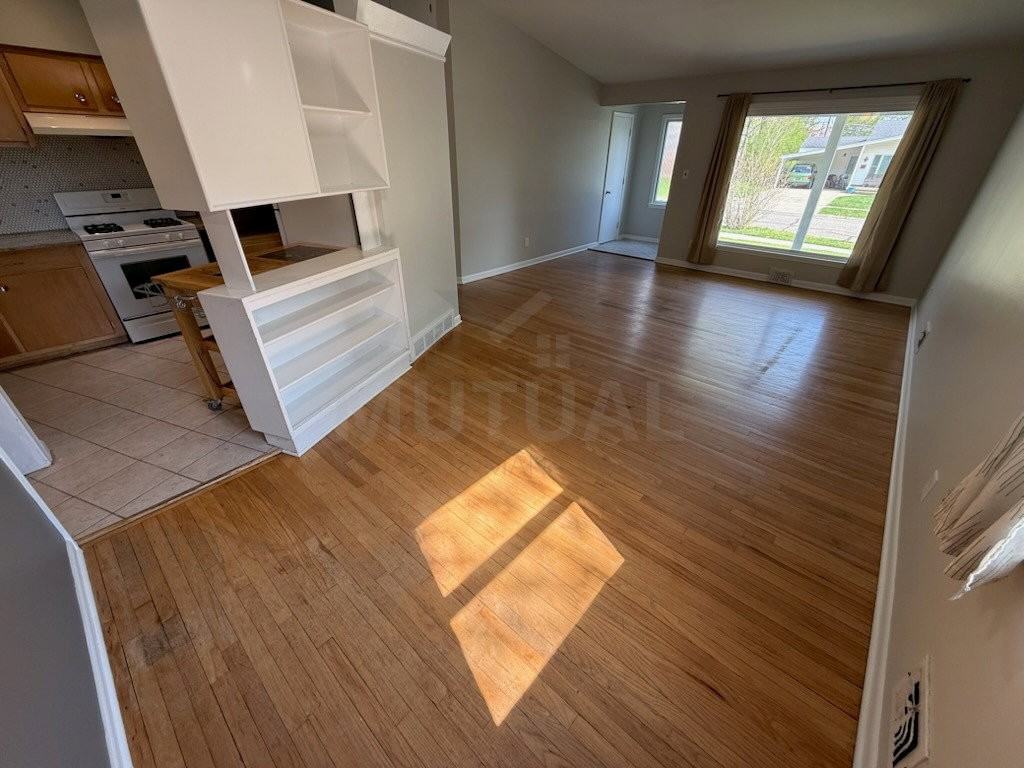 23611 Bicking Ct - Photo 3 of 8