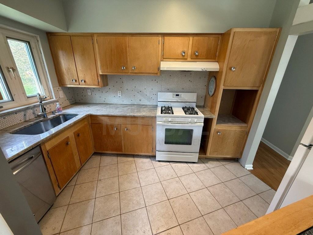 23611 Bicking Ct - Photo 6 of 8