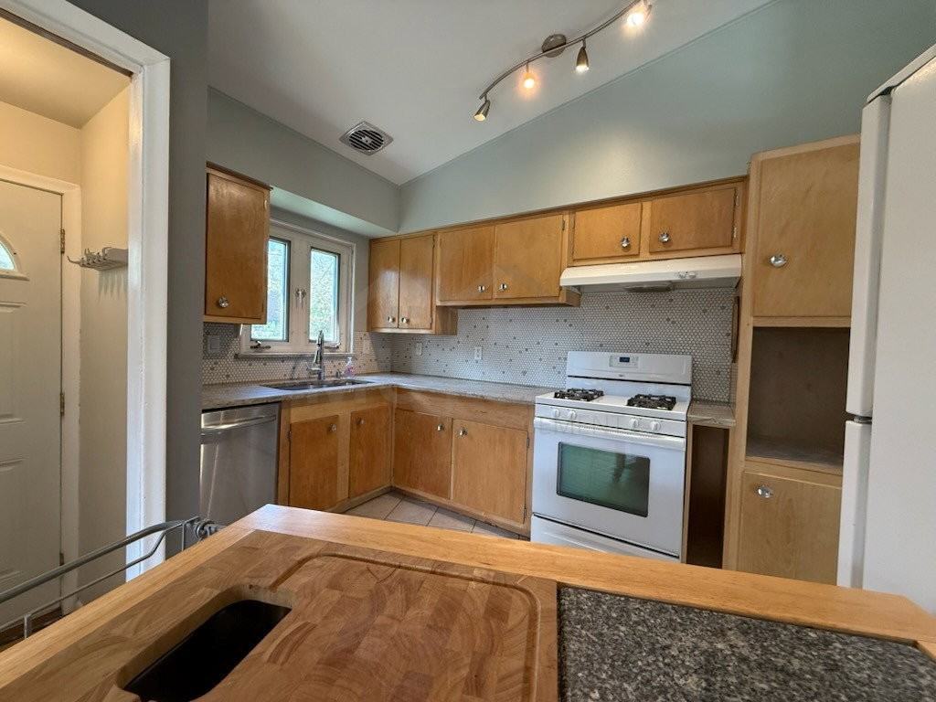 23611 Bicking Ct - Photo 7 of 8