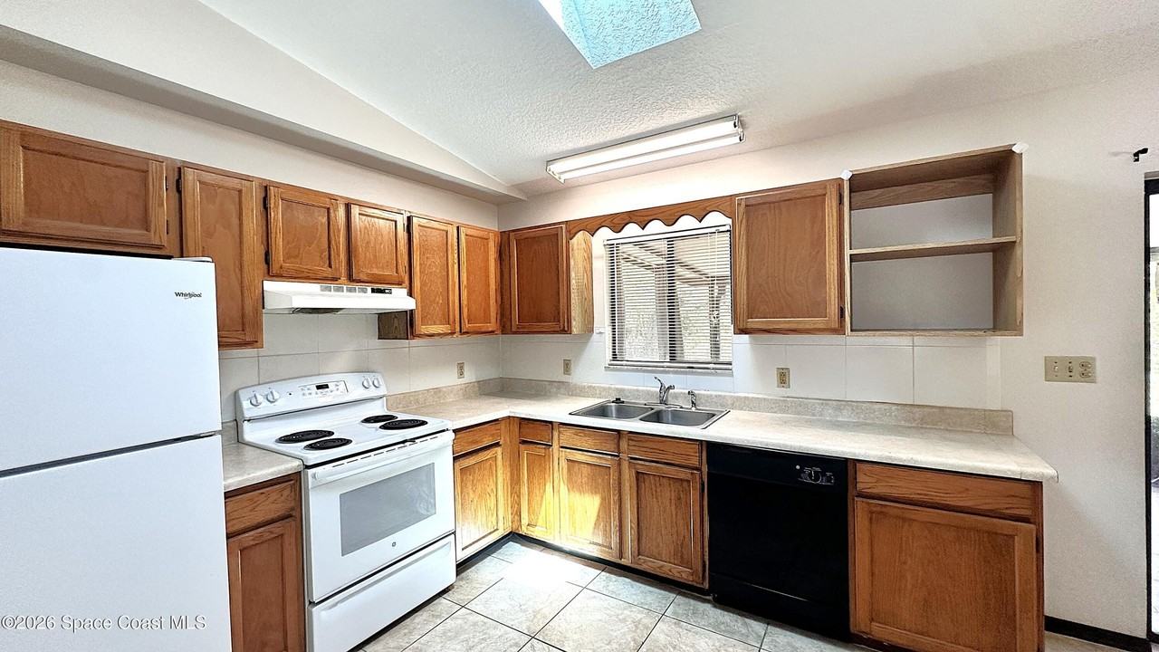 931 Commerce Rd Se - Photo 7 of 19