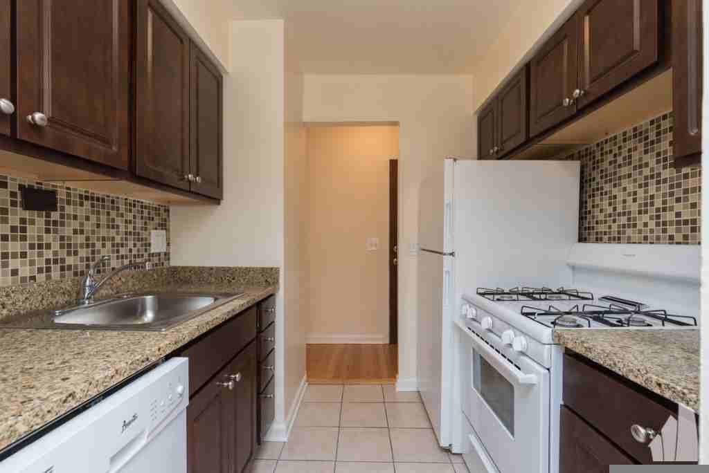 5820 N Sheridan Rd #401 - Photo 5 of 15