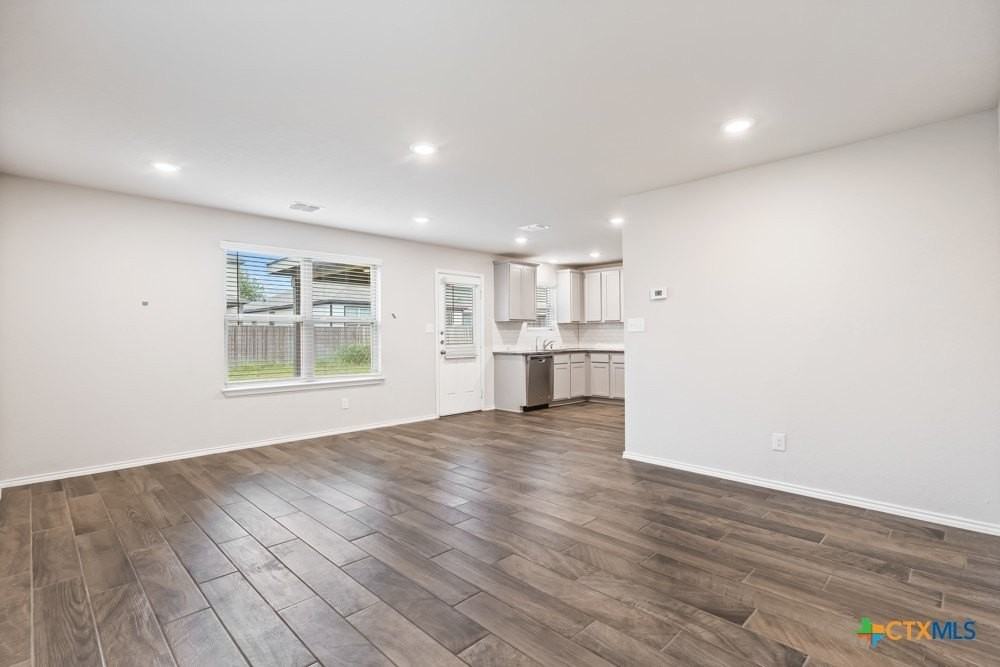 2432 Ayers Dr - Photo 5 of 30