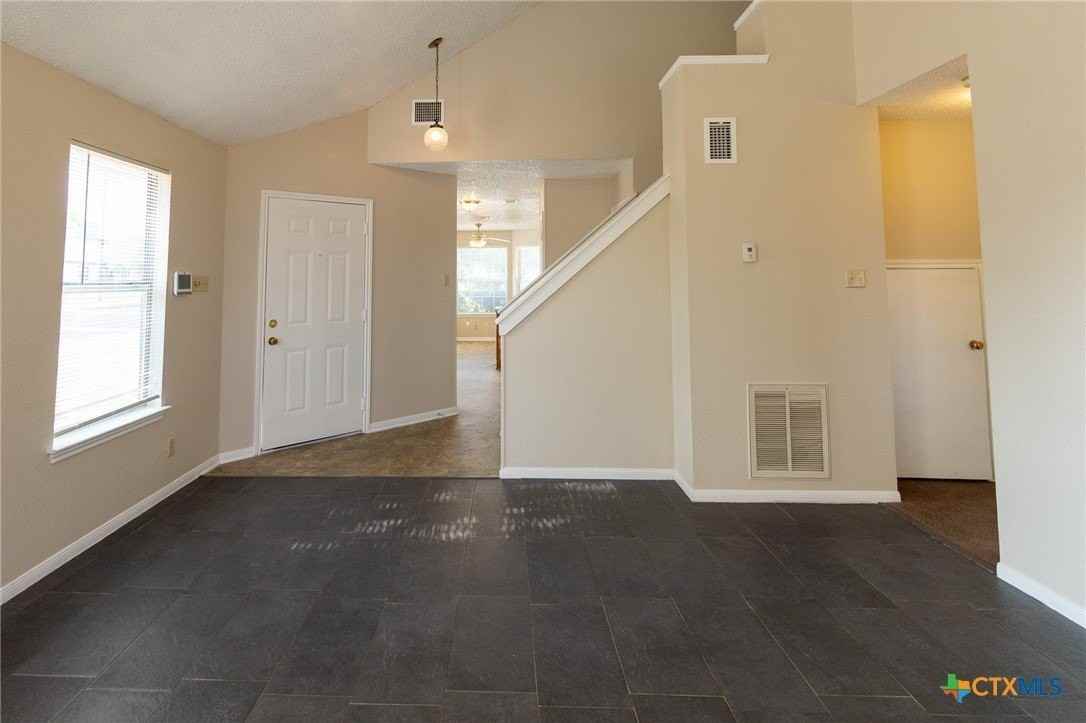 2701 Woodlands Dr - Photo 4 of 15