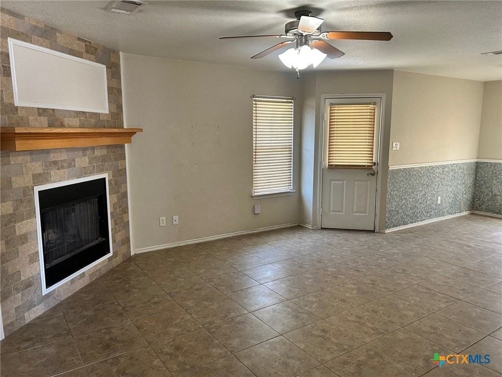 604 Redbud Dr - Photo 2 of 11