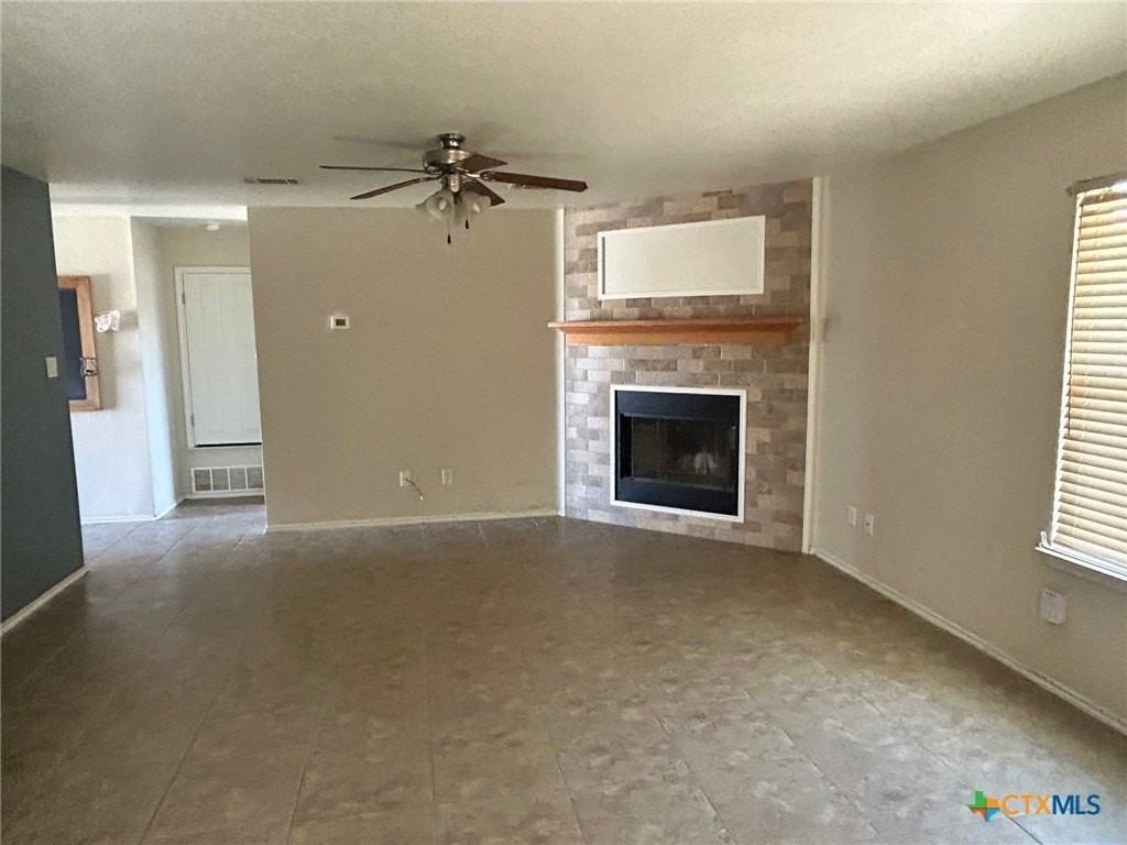 604 Redbud Dr - Photo 3 of 11