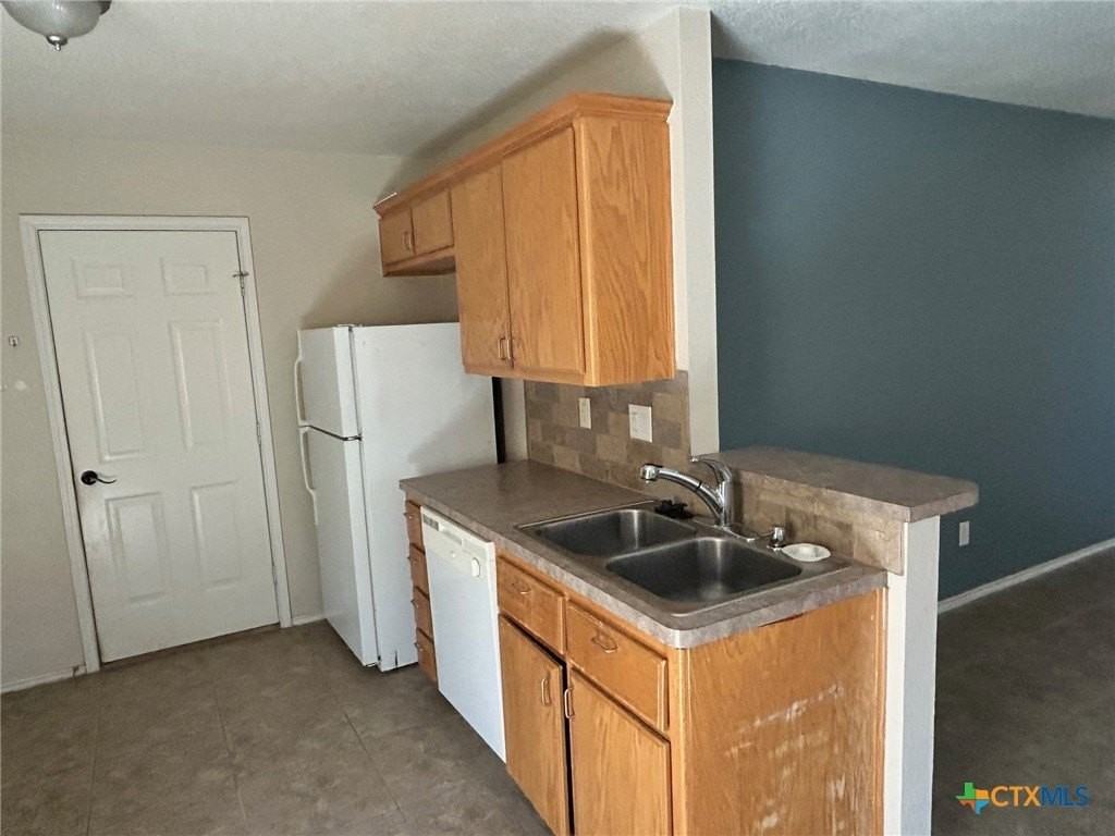 604 Redbud Dr - Photo 5 of 11