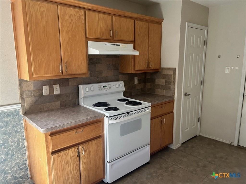 604 Redbud Dr - Photo 6 of 11