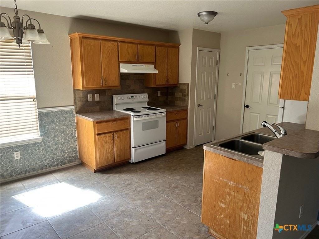 604 Redbud Dr - Photo 7 of 11