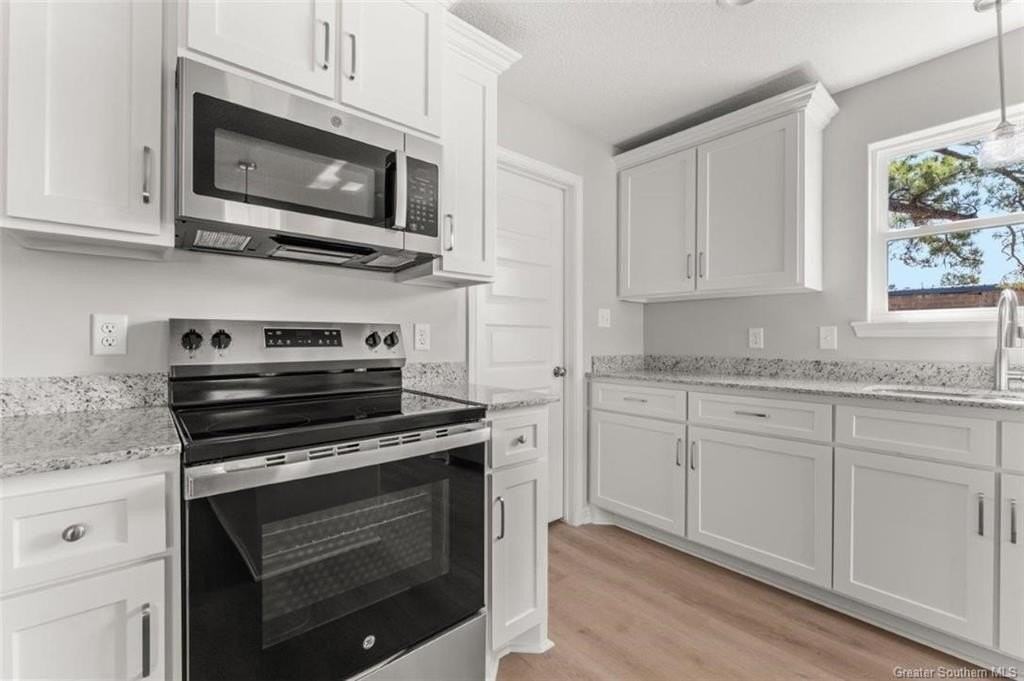 211 N Gladys St - Photo 2 of 9