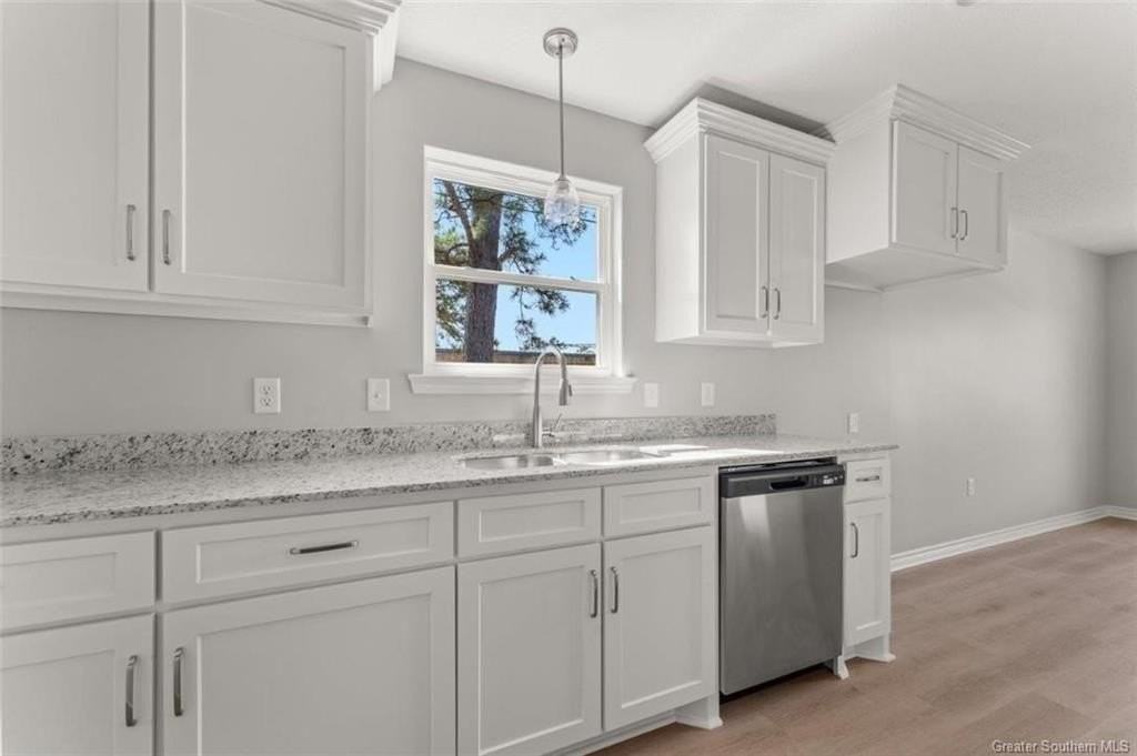 211 N Gladys St - Photo 3 of 9