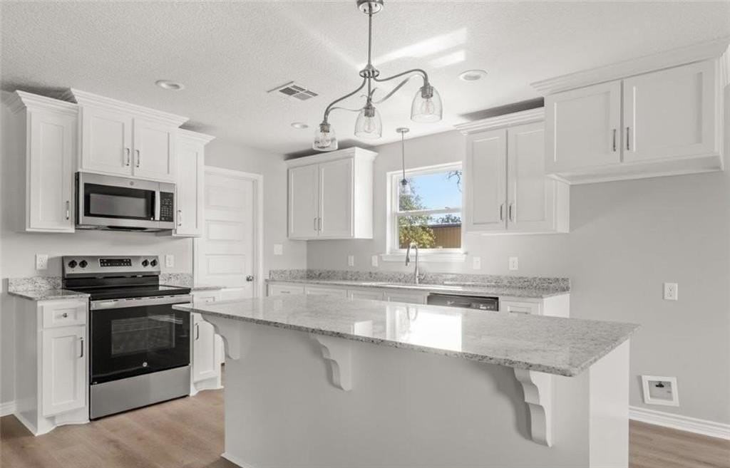 211 N Gladys St - Photo 4 of 9