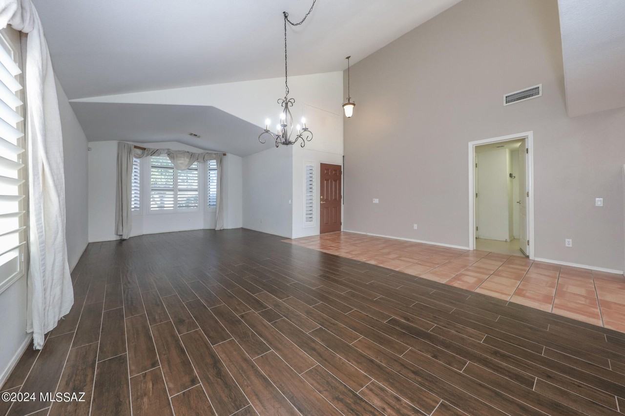 831 S Rincon Rising Rd - Photo 3 of 35