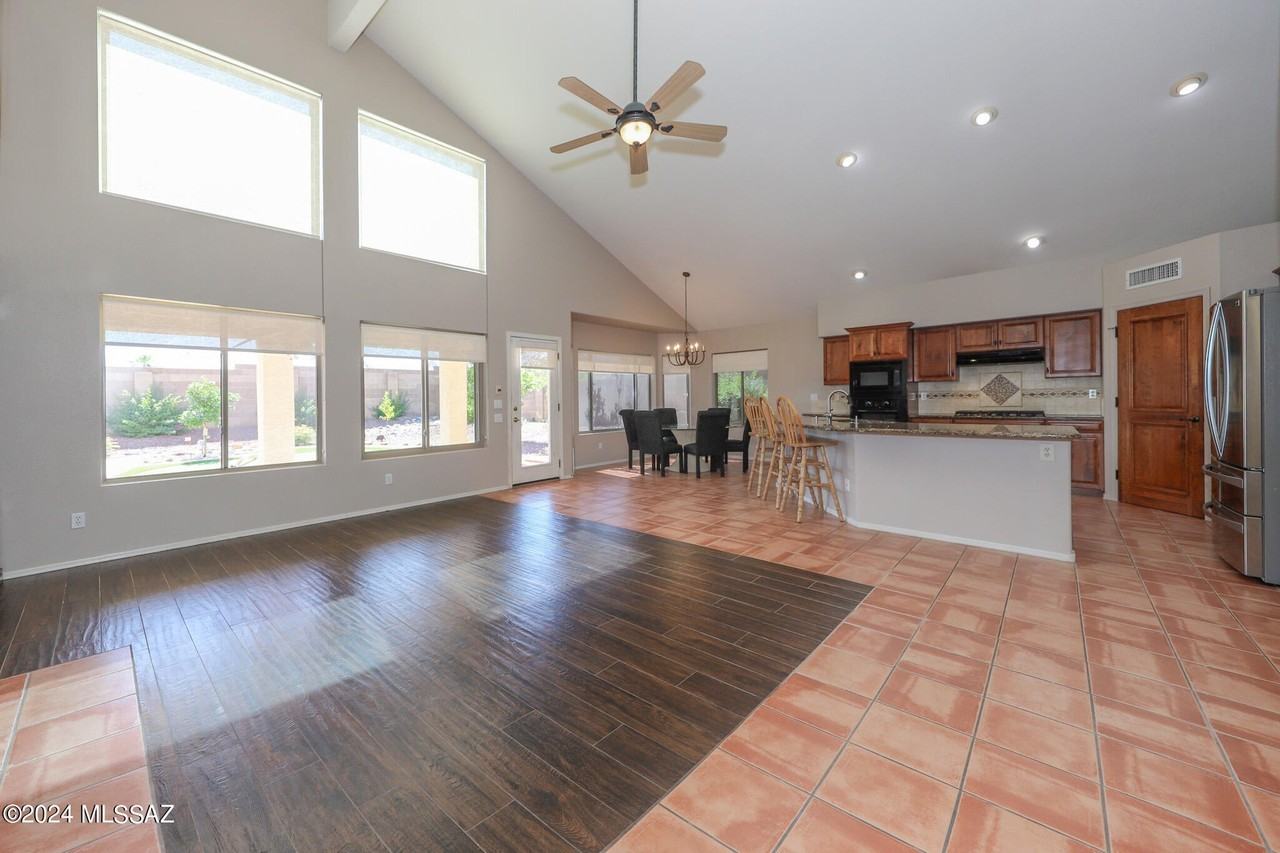 831 S Rincon Rising Rd - Photo 4 of 35
