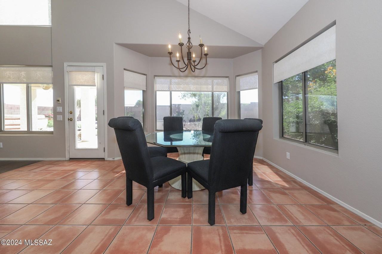 831 S Rincon Rising Rd - Photo 6 of 35