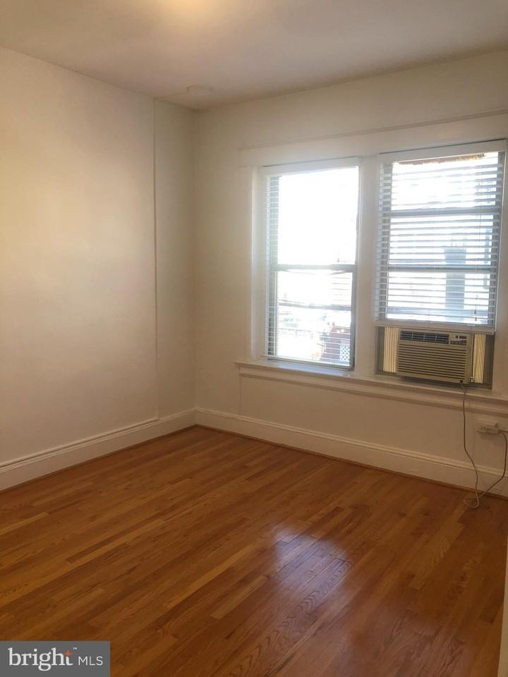 1833 S St Nw #25 - Photo 3 of 9