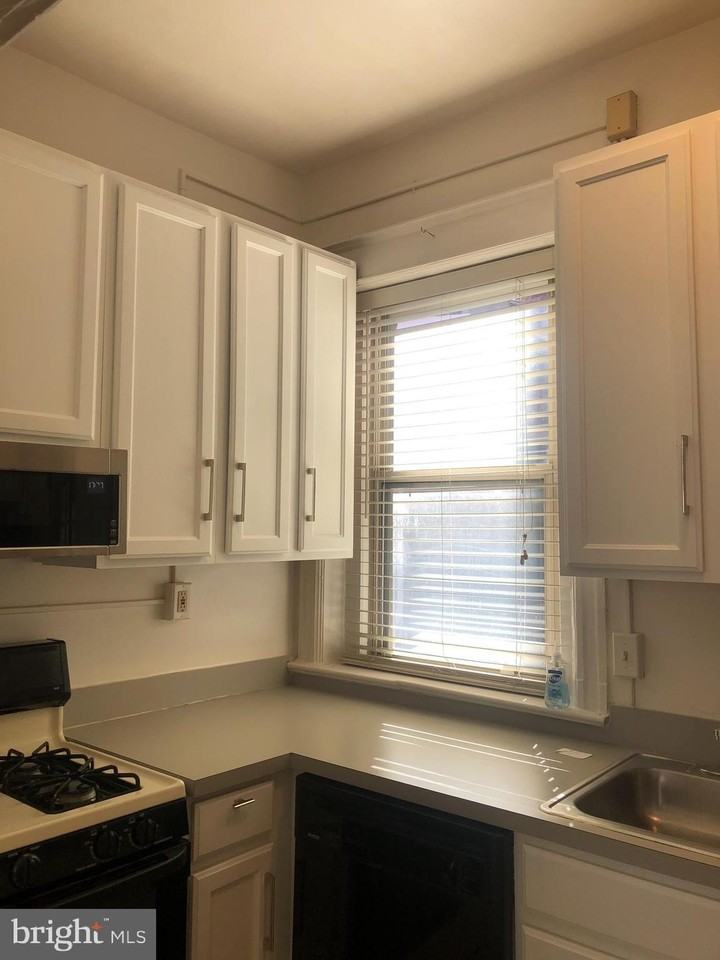 1833 S St Nw #25 - Photo 4 of 9