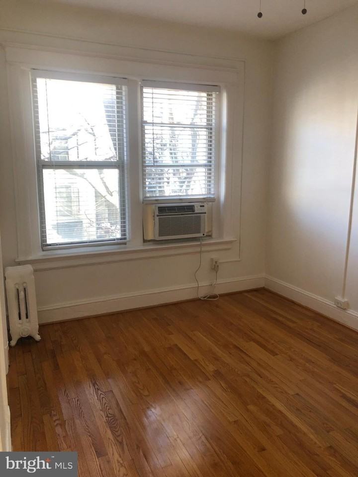 1833 S St Nw #25 - Photo 6 of 9