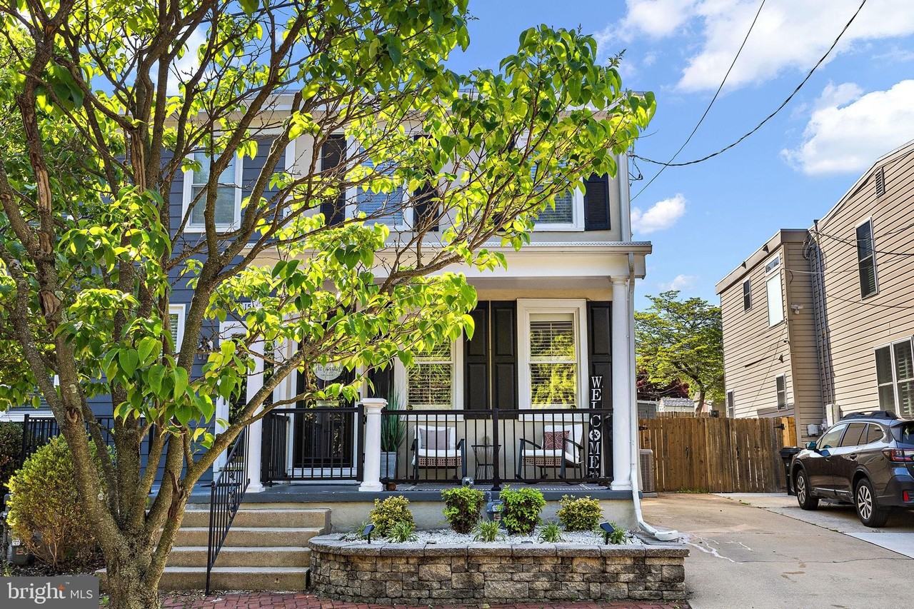 1503 N Scott St - Photo 2 of 31